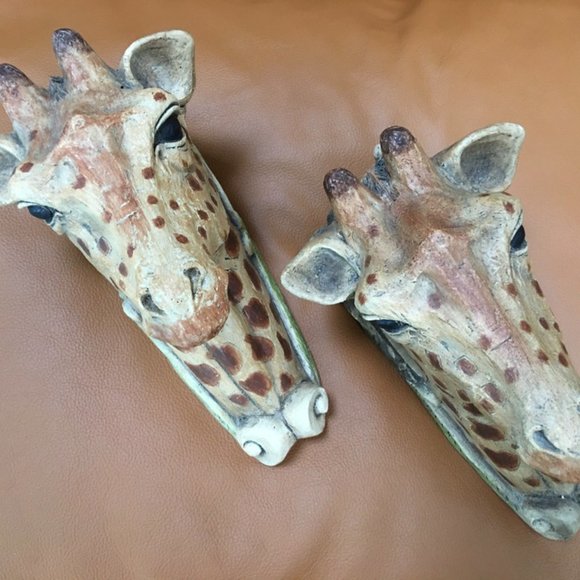 SALE! FABULOUS Giraffe Drapery Curtain Wall Brackets - Picture 3 of 10